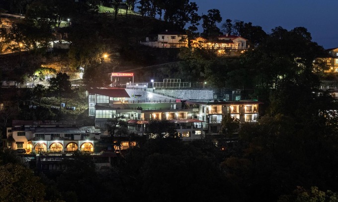The Mall Road Hotel | Treebo Stotrak S N Residency, Mussoorie