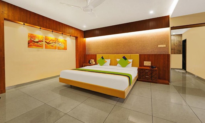 Kolhapur Hotel | Treebo Surya Comforts, 200 Mtrs From Kolhapur Railway Station