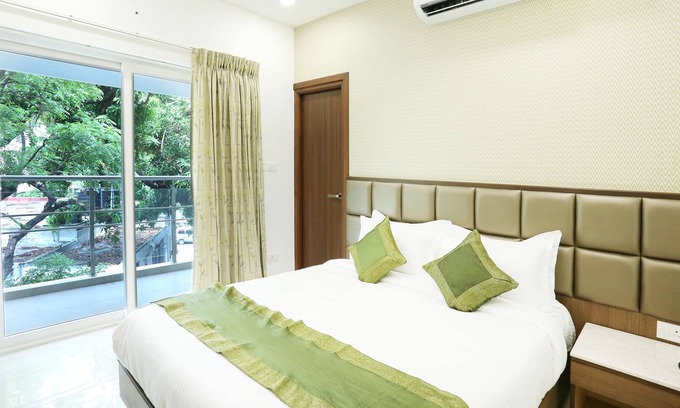 Nungambakkam Hotel | Treebo Trend Pechis Castle