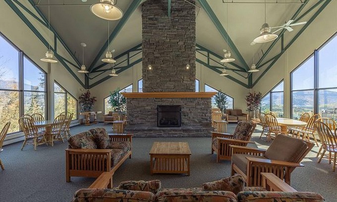 Wildernest Apartment | Treehouse #107, Building H by Summit County Mountain Retreats