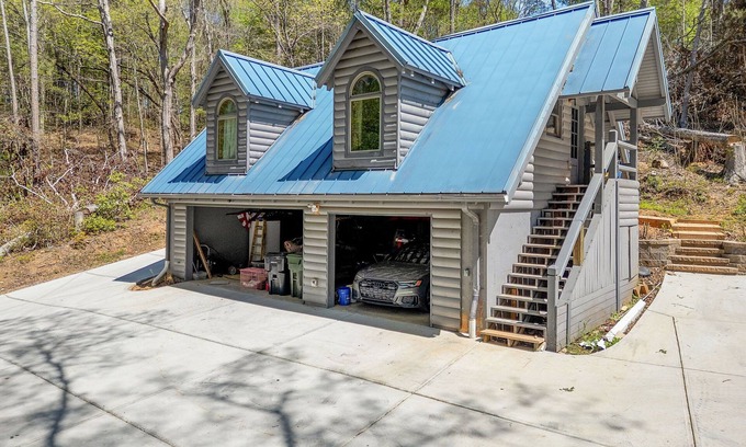 Waleska Apartment | Treehouse couples retreat