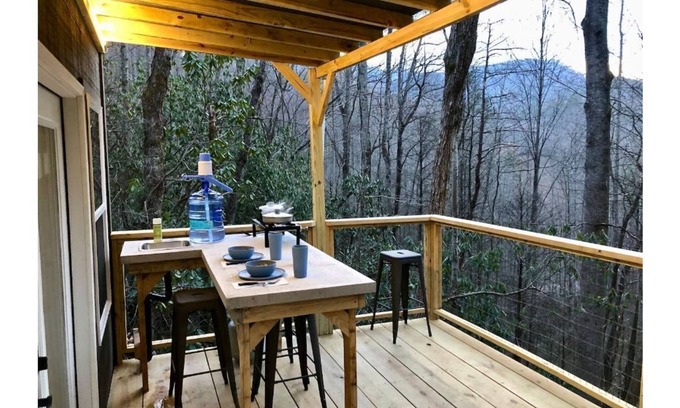 Cosby Cabin | Treehouse Glamping 2 bordering GSMNP, Off-Grid