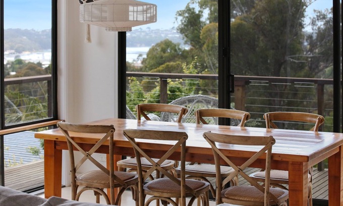 Merimbula Apartment | Treehouse on the Coast - Pet friendly, 3 bedroom