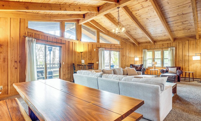 Massanutten Cottage | Treehouse-style Cabin, 1 Mi to Massanutten Resort