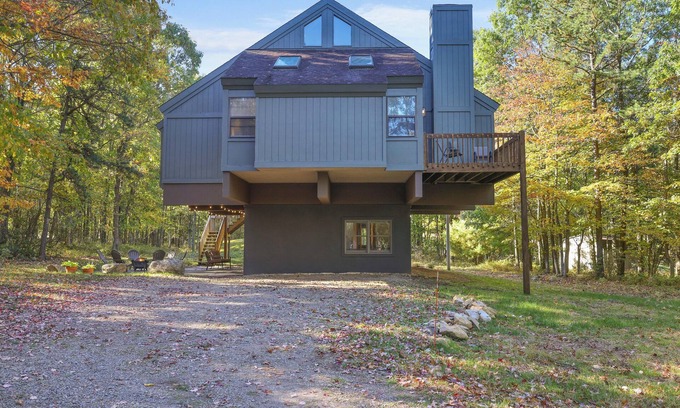 Jim Thorpe House | TreeLoft in Jim Thorpe - 4 BA : 3 BR, Each BR w/Attached Bath!