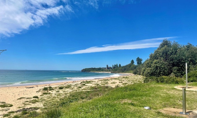 Bulli Tops Apartment | Treetop Beach Apartment 2 Coledalen3 mins walk to beach
