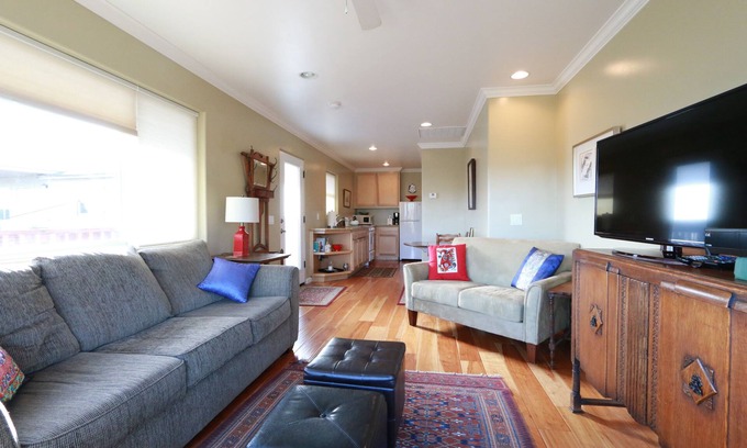Paso Robles Cottage | Treetop Cottage - Unstoppable View!