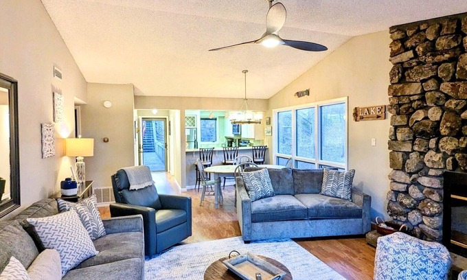 Mount Ida Condo | Treetop Getaway, 2 bed, 2 bath at Mountain Harbor on Lake Ouachita
