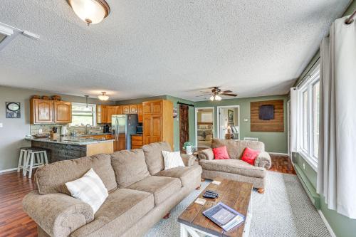 Higden House | Treetop Hideaway with Lake Views and Fire Pit!