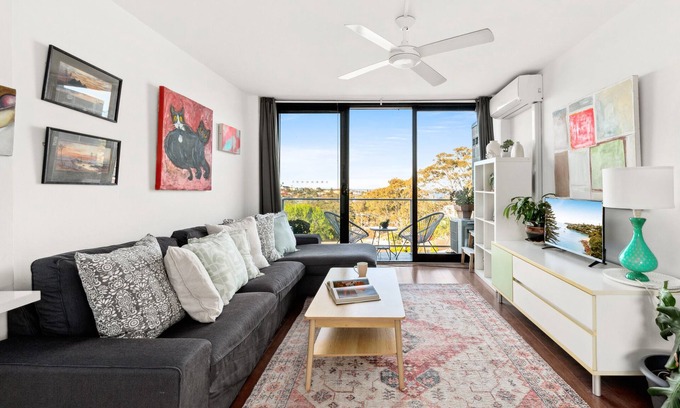Bronte Apartment | Treetop Retreat Five Minute Stroll To The Beach
