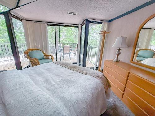 Village of Four Seasons House | Treetop Village-3bed3bapoolslakefrontlakeview