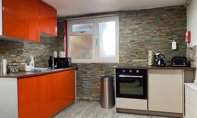 Acocks Green Apartment | Treetops flat4 Hall Green B28