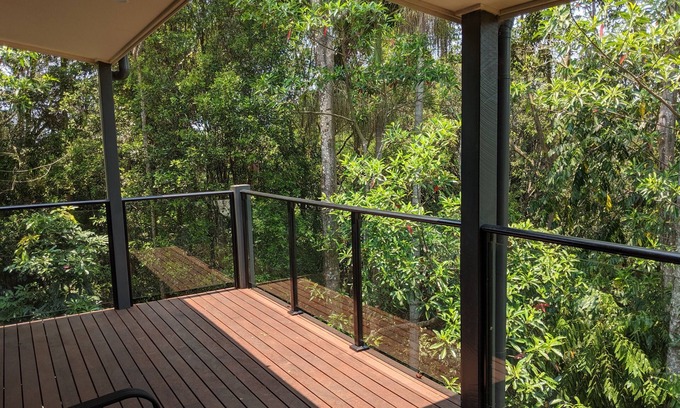 Maleny Apartment | Treetops Haven- Bushland setting a short stroll to Maleny Centre