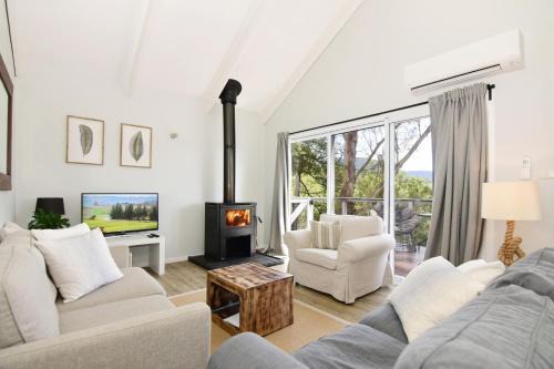 Kangaroo Valley House | Treetops - Three bedroom home with great views, in the village!