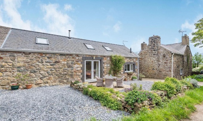 Garn Fadryn House | Trefaes Newydd