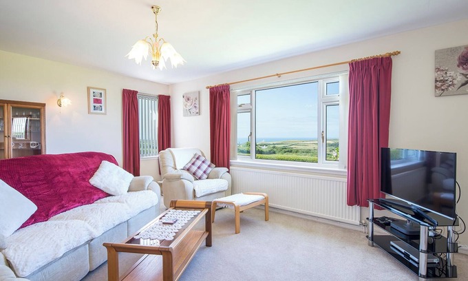 Goodwick Cottage | Trefisheg Bungalow, Holiday home Strumble Head, Sleeps 6, 3 bedrooms, bathrooms
