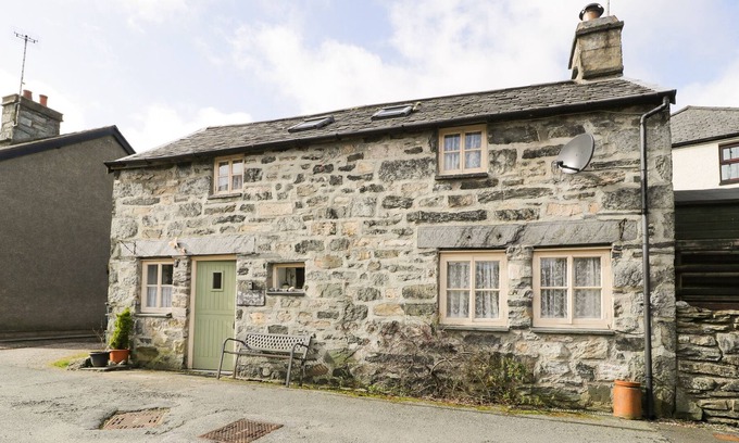 Penmachno Cottage | TREFLYS BACH, pet friendly, character holiday cottage in Penmachno