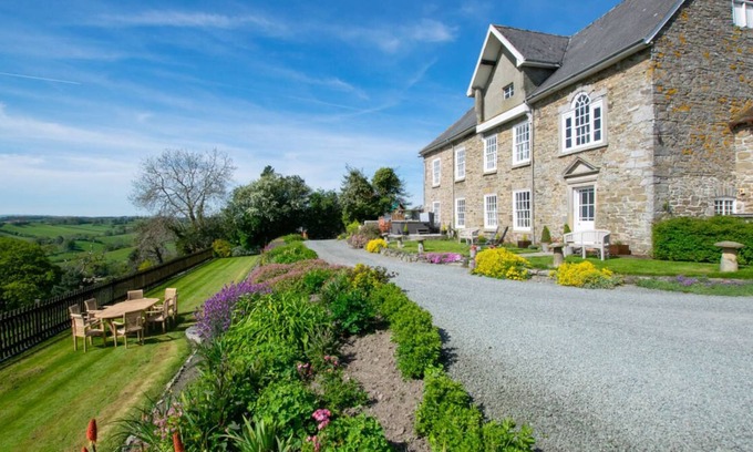 Kingswood House | Trefnant Hall in the beautiful Welshpool