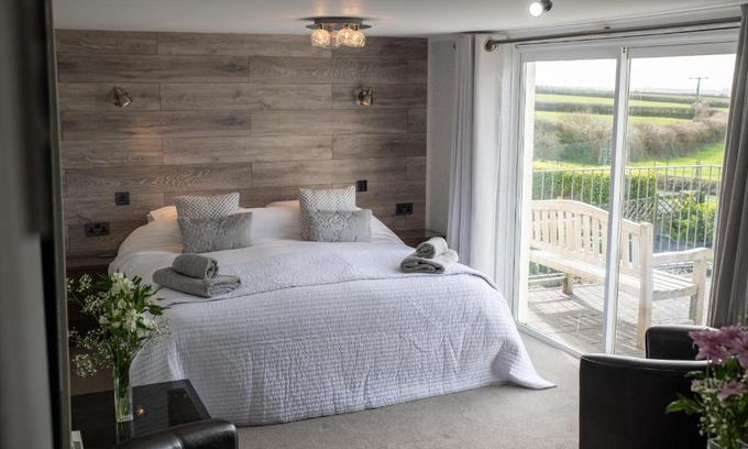 Helston Bed & Breakfast | Tregaddra Farm B&B