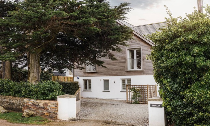 Constantine Bay Cottage | Treglyn - Constantine Bay - sleeps 10 guests in 4 bedrooms