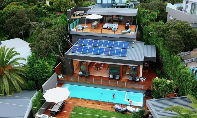 Mornington Peninsula House | Trelawney Beach House, Directly opposite the beach, heated pool and spa