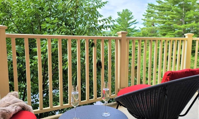 Mont-Tremblant Pedestrian Village Apartment | Tremblant Prestige - BONDURANT 95-10