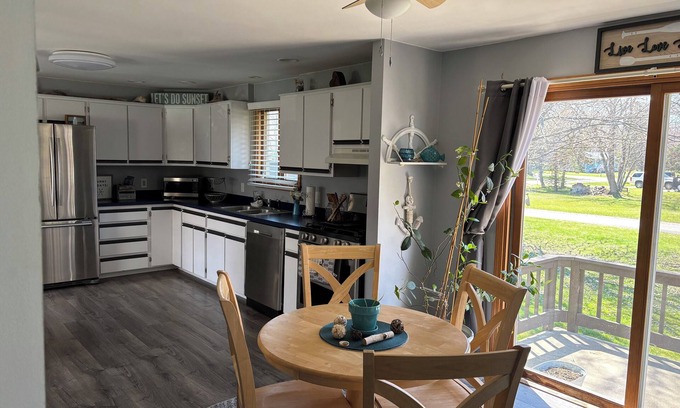 Silver Creek House | Tremendous 2-bedroom house in Sunset Bay