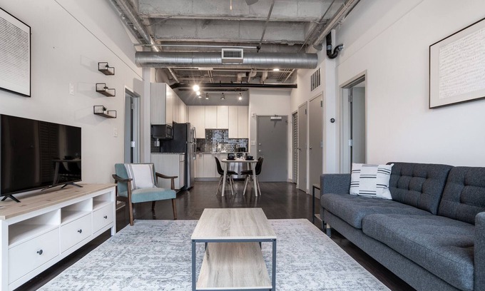 SoNo Apartment | Trendy 2 Bed apartment located in SoNo neighborhood