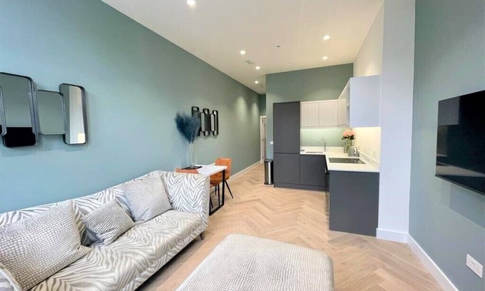 Bruntsfield Apartment | Trendy and Newly Reno'd 1 Bed Nr The Meadows