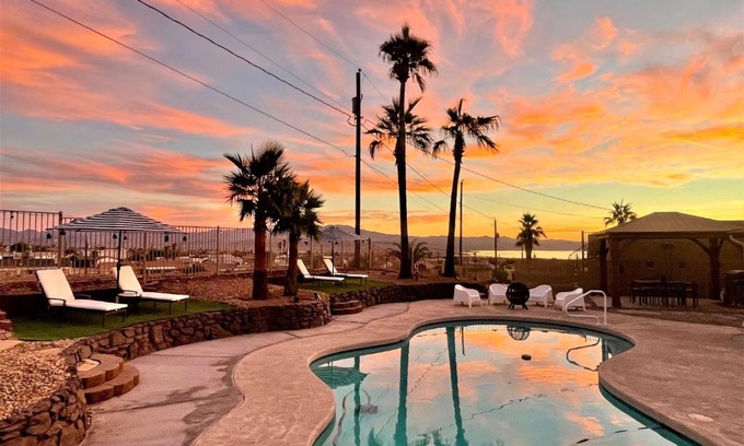 Lake Havasu City House | Trendy Desert Getaway Pool, Spa, Game Room