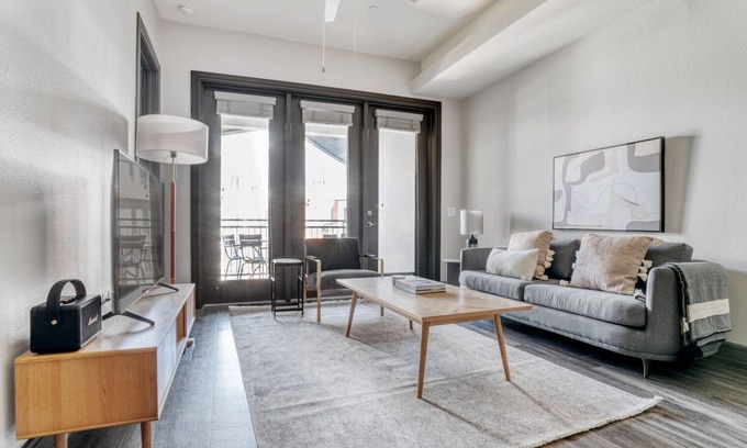 North Burnet Apartment | Trendy Domain 2BR w/Gym, Pool & W/D, nr restaurants, by Blueground