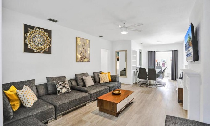Buena Vista Villa | TRENDY-LUX-HOUSE-6BR/3BATHS-8MIN FROM SOUTH BEACH !
