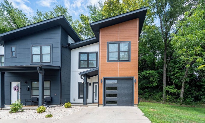 Concord House | Trendy Townhome Near Downtown