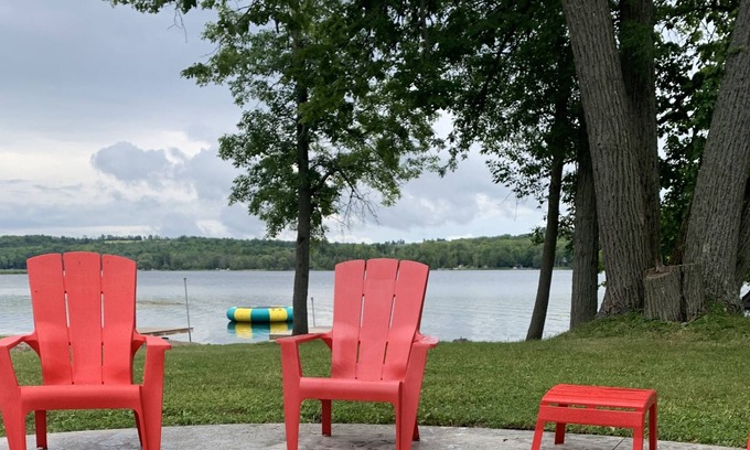Hastings Cottage | Trendy Trent River Retreat