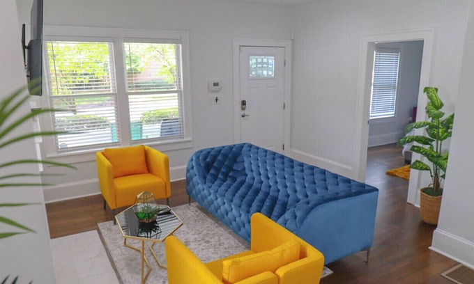West End House | Trendy West End Retreat