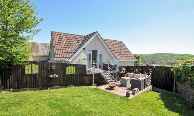 Launceston Cottage | TREVIEW, pet friendly, character holiday cottage in Launceston
