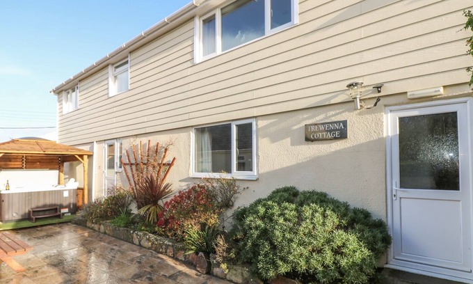Mullion House | TREWENNA, pet friendly, with pool in Mullion
