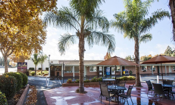 Pleasanton Hotel | Tri Valley Inn & Suites, Pleasanton