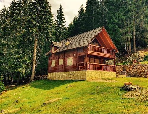 Montenegro Cabin | Triangle Woodhouse