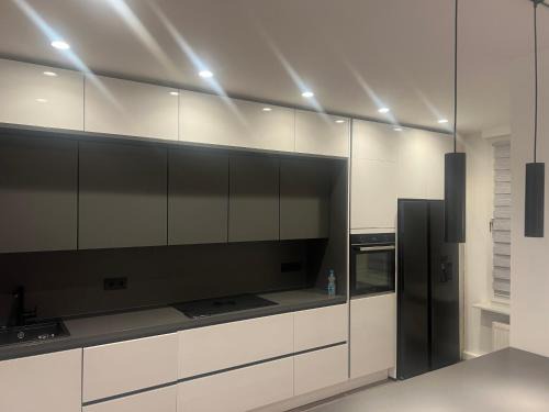 Mitte Apartment | Trier-Ferienwohnung mit 2 Schlafzimmern, 2 Bäder, moderne Küche, 2 Badezimmer, Laube- zentral in Trier