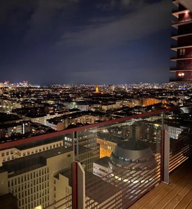 Erdberg Apartment | Triiiple Suites Level 22 mit Balkon und Tiefgarage