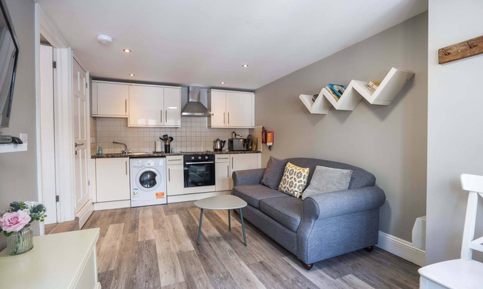 Torquay City Centre Apartment | Trinity Mews