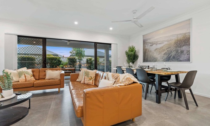 Trinity Beach House | Trinity Oasis Spa, BBQ & Family Retreat