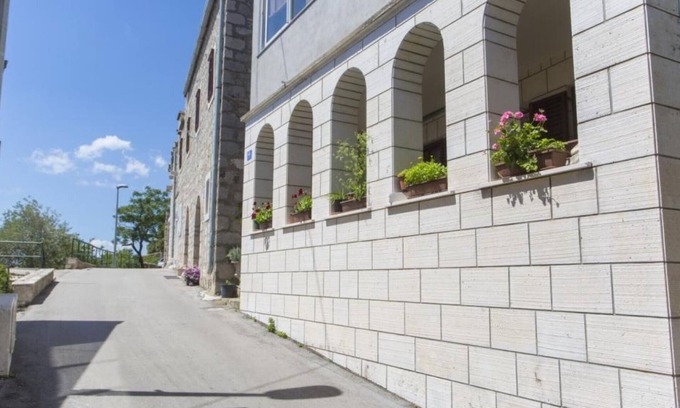 Brist House | Triple Room with Private Balcony