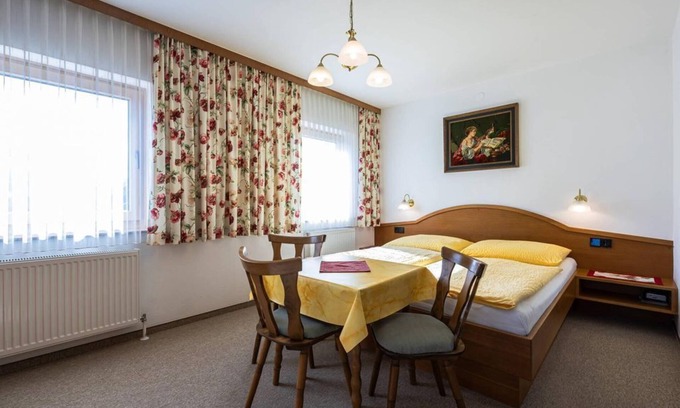Schuttdorf Cottage | Triple room with shower, toilet, breakfast - Bleiweis-Zehentner, guest house