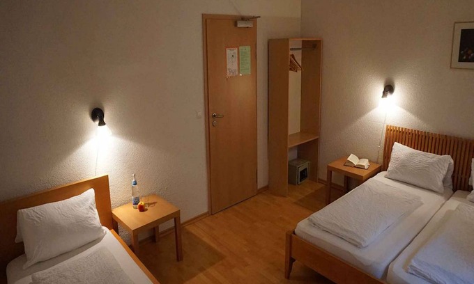 Unterwiehre-Nord House | Triple room with shower and WC