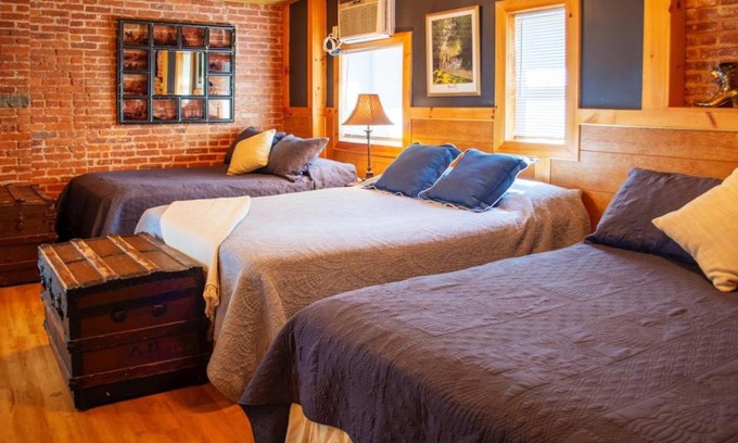 Union City Apartment | Triple See NY Now - Sleeps 41 -15 Mins to NYC