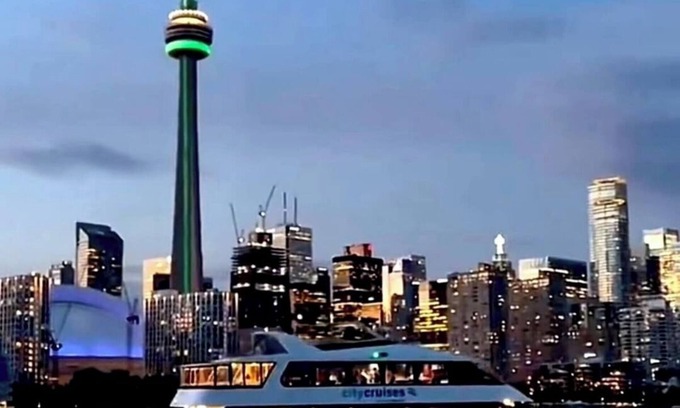 Toronto Entertainment District Hotel | Tripshine DT RogersCenter 2BR/2BA LakeandCN Tower ViewParking