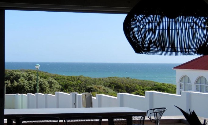 Voelklip House | Troon Beach Cottage Hermanus