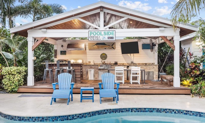 Braden River House | Trophy Fish, Family and Pet Friendly with backyard privacy!